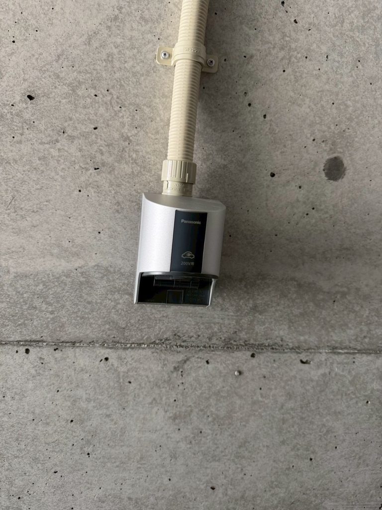 鹿児島市日之出町N様邸　屋根塗装工事➕太陽光発電QCELLS 5.28 kw➕ニチコントライブリッド蓄電池 7.4kwシステム設置工事一式