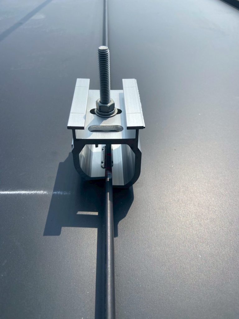 薩摩川内市N旅館様　太陽光発電 11.61kwシステム➕【ガルバ】金属縦葺き屋根へ葺き替え工事一式
