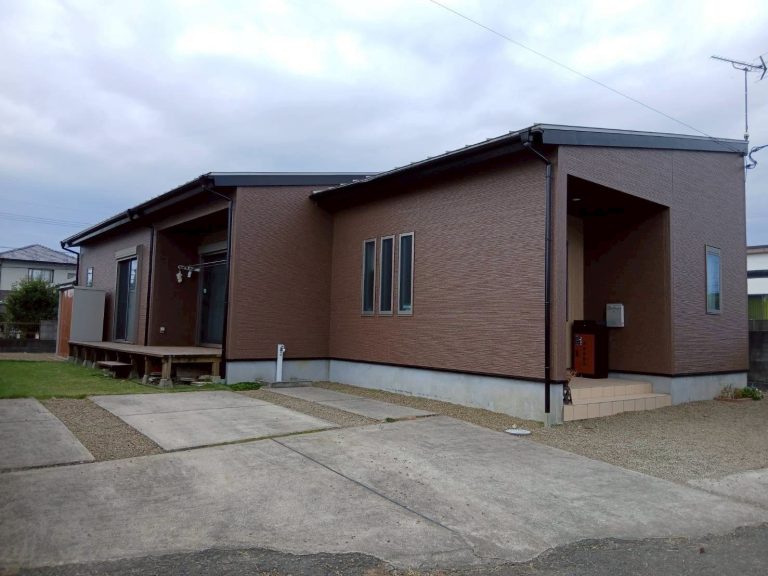 宮崎県都城市K様邸 太陽光両面発電カーポート1台用 4.05kw➕ダイヤカレイド超高級外壁塗装工事